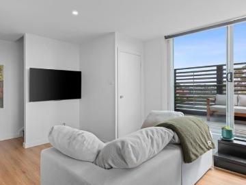 STUNNING ONE BEDROOM APARTMENT