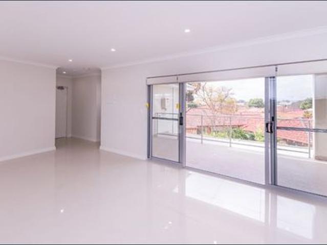 STUNNING ONE BEDROOM APARTMENT!