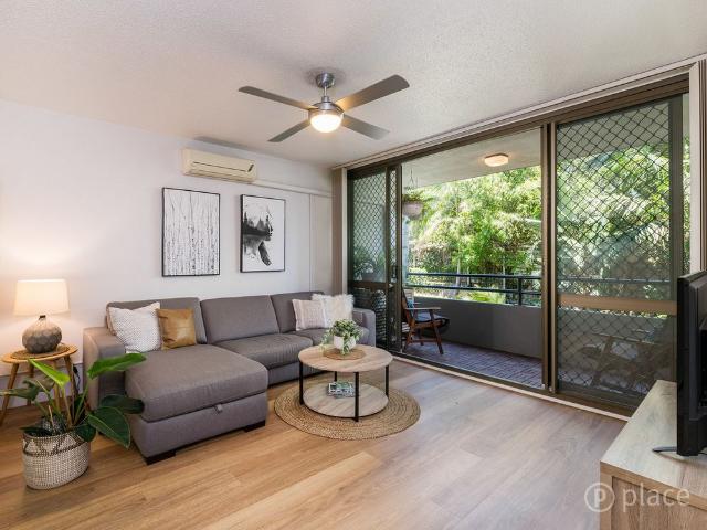 STUNNING ONE BEDROOM APARTMENT FULLY FURNISHED WATER INCLUDED