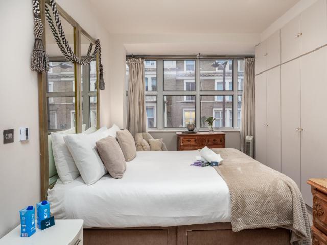 Stunning One Bedroom Apartment in the Heart of Earls Court Kensington Has an Apartment
