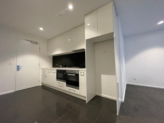 Stunning One Bedroom Apartment With Seperate Study!