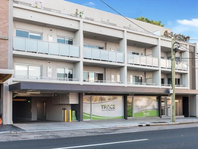 Stunning One Bedroom Apartment with Spacious Private Courtyard