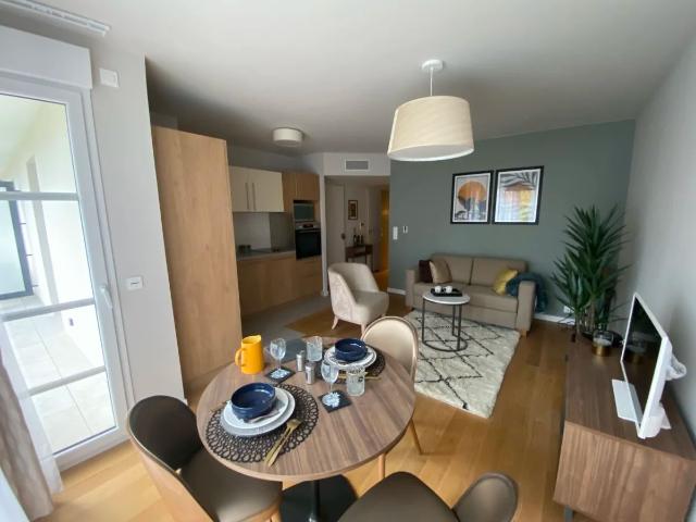 Stunning one bedroom flat in high end residence