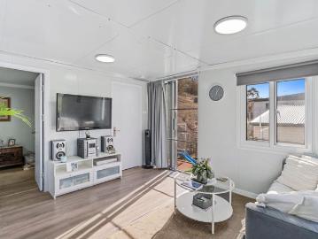 Stunning One Bedroom Flat with Spectacular Views $450 Per Week