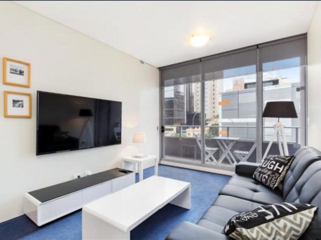 Stunning One Bedroom on King Street Wharf | Furnished