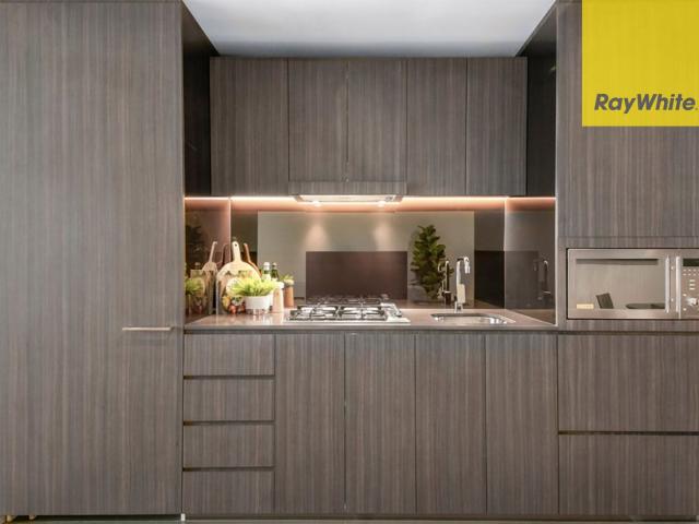 STUNNING ONE BEDROOM PLUS STUDY IN LUXURIOUS V BY CROWN CENTRALLY LOCATED IN HEART OF CBD
