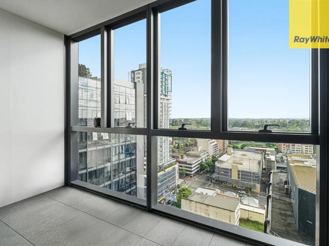STUNNING ONE BEDROOM PLUS STUDY IN LUXURIOUS V BY CROWN CENTRALLY LOCATED IN HEART OF CBD
