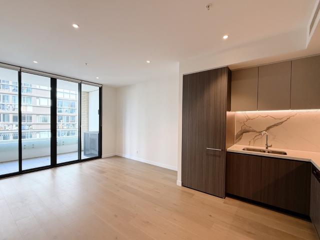 Stunning ONE BEDROOM + STUDY APARTMENT&Luxury&Spacious&Quiet