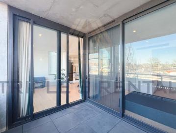 Stunning One Bedroom + Study for Rent