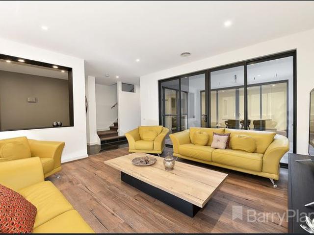 Stunning oval views partially furnished