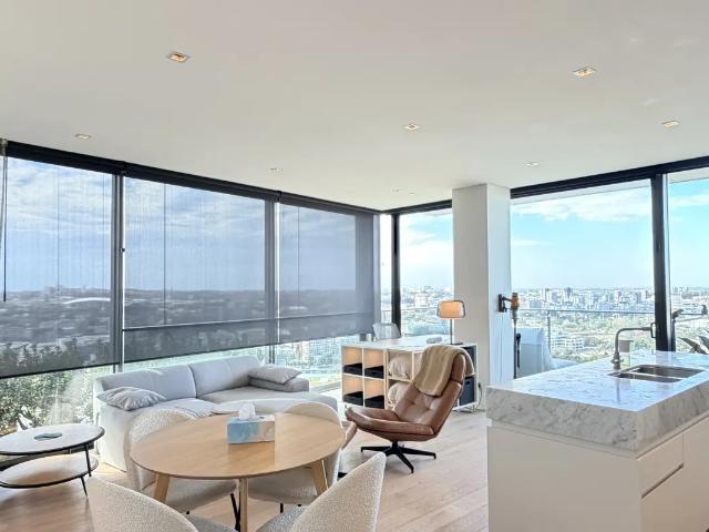 STUNNING PENTHOUSE – LEVEL 31, BREATHTAKING CITY VIEWS | CENTRAL PARK CHIPPENDALE