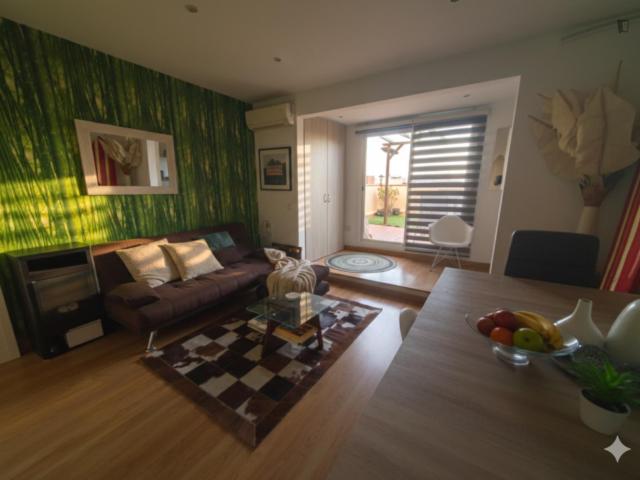 Stunning penthouse room with terrace on trendy Consell de Cent