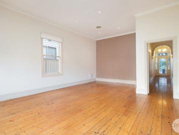 STUNNING PERIOD HOME IN CENTRAL LOCATION