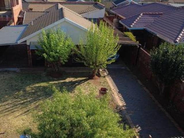 stunning pet friendly 3 bedroom home.