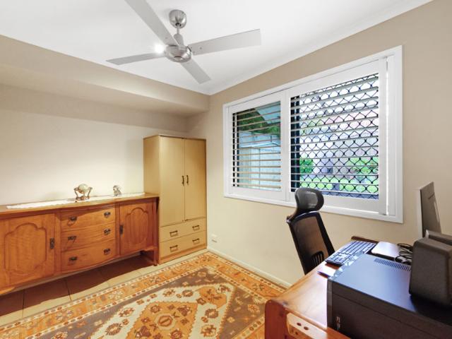 Stunning poolside entertainer walk to shopping village close to uni, hospitals & g: link caravan/boat access