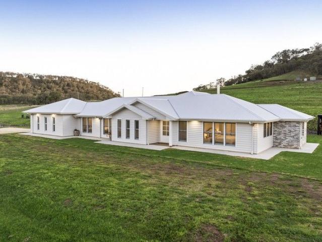 Stunning Provincial Style Homestead With Sweeping Rural Views