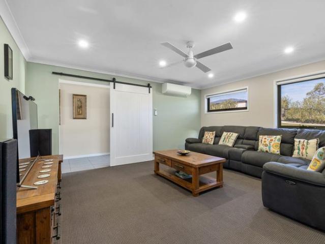Stunning property with plunge pool & solar powered shed