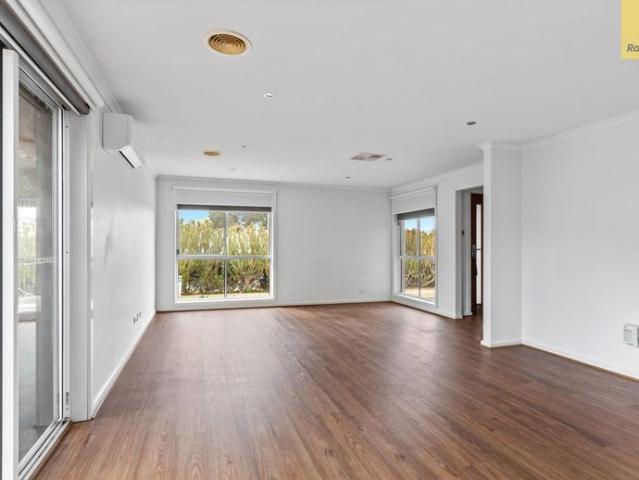 STUNNING PROPERTY CLOSE TO TOWN