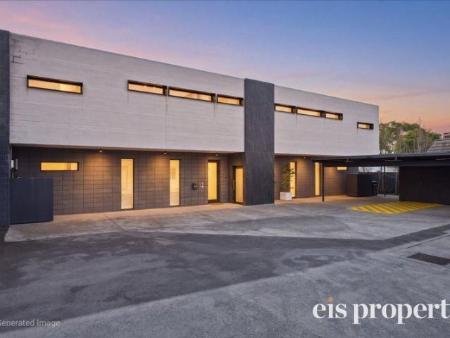 Stunning, Private, Luxury Townhouse with Lift Opulent Proportions Unbeatable Location!