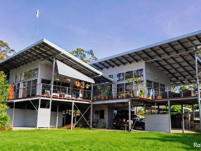 Stunning, private, versatile pavilion home, with option to take over successful lifestyle business