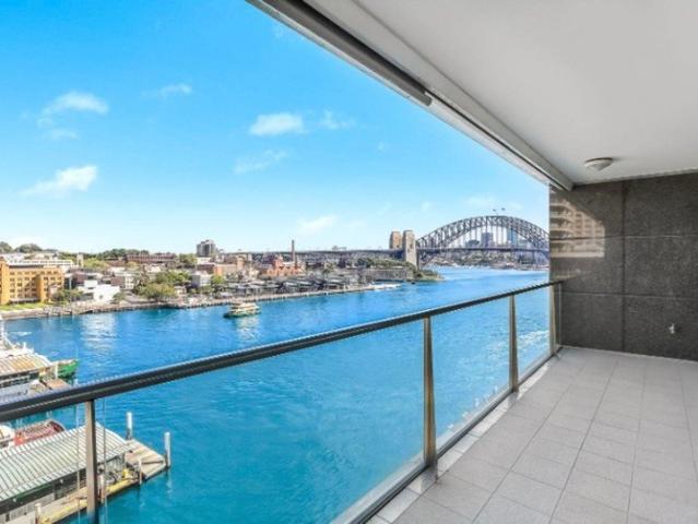 Stunning Quay Grand Apartment with Bridge views, fully furnished
