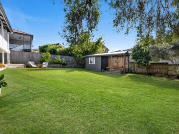 Stunning Queenslander with Space and Style