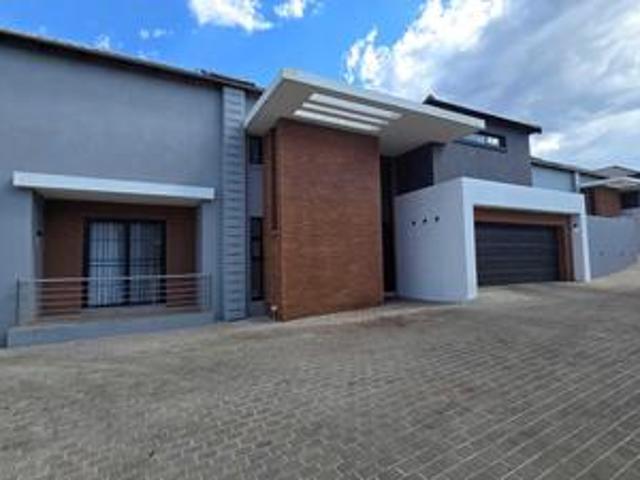 stunning rental home: waterkloof r.