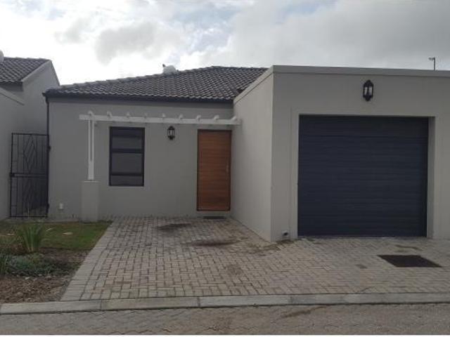 Stunning rental opportunity in Parklands North!