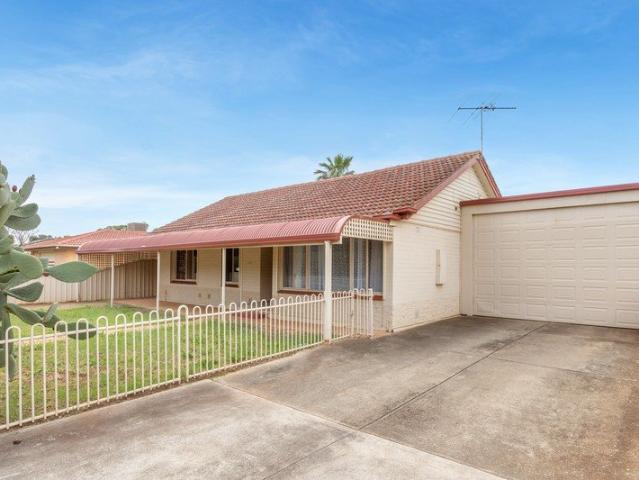 STUNNING RENOVATED 3 BEDROOM FAMILY HOME!