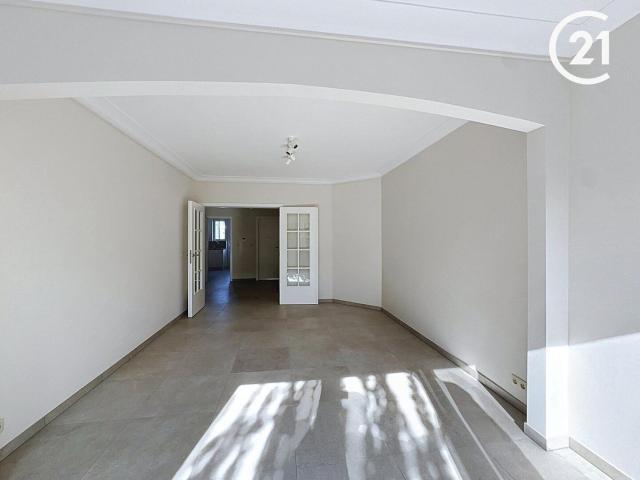 Stunning renovated 2 bedroom apartment with terrace!
