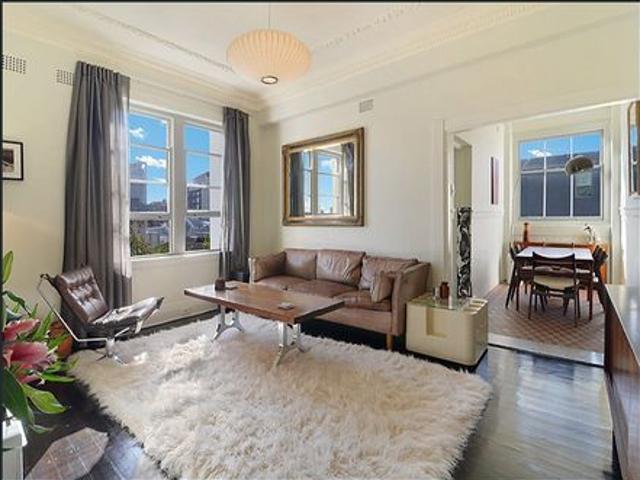 Stunning renovated 2 bedroom apartment in iconic Carinthia