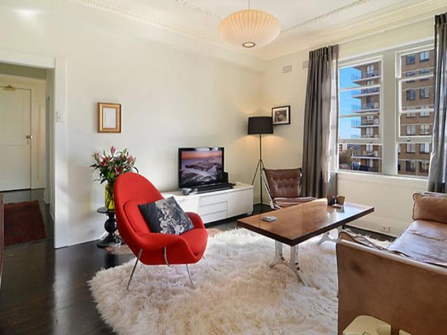 Stunning renovated 2 bedroom apartment in iconic Carinthia