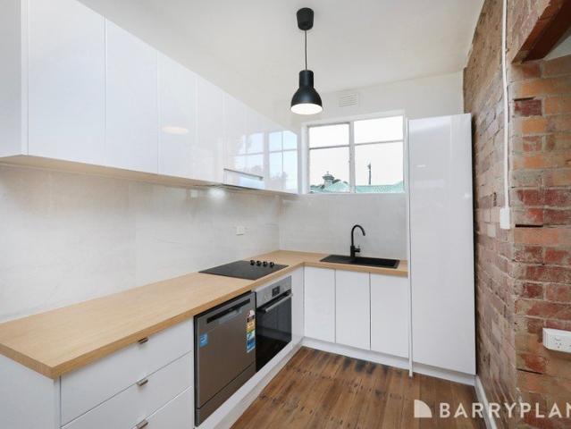 Stunning Renovated 2 Bedroom Flat in the Heart of Seddon