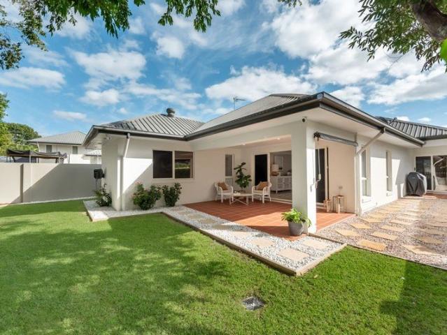 Stunning Renovated 4 Bedroom Home in an Exclusive Golf Estate