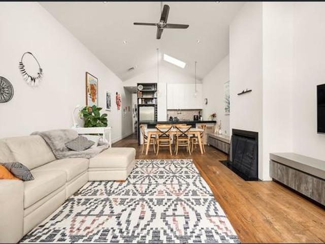 STUNNING RENOVATED COTTAGE IN PRIME ALBERT PARK