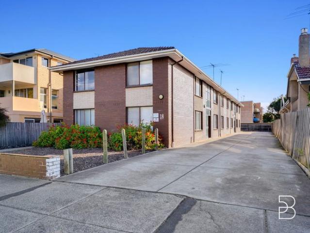 Stunning Renovated Apartment – Perfect Blend of Style and Convenience