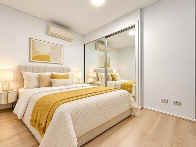 Stunning Renovated Apartment with Dual Courtyards!