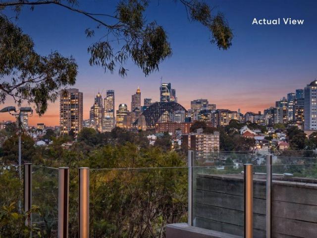 Stunning renovated apartment with magnificent harbour views