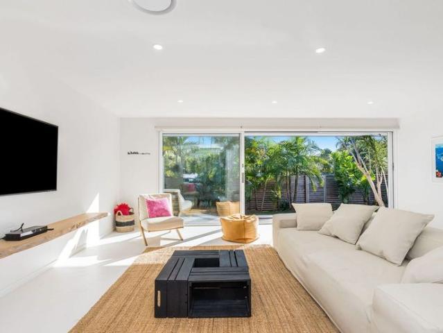Stunning Renovated Byron Bay Beach House – Heated Pool, Tropical Gardens & Luxury Living