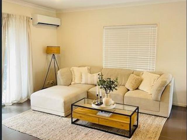 Stunning, Renovated Double Garage Townhouse in Calamvale Your Ideal Rental Awaits!