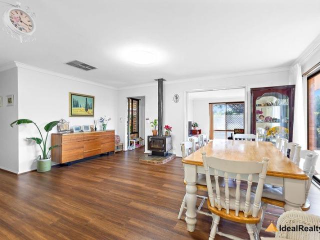 STUNNING RENOVATED FAMILY HOME & PRIME LOCATION