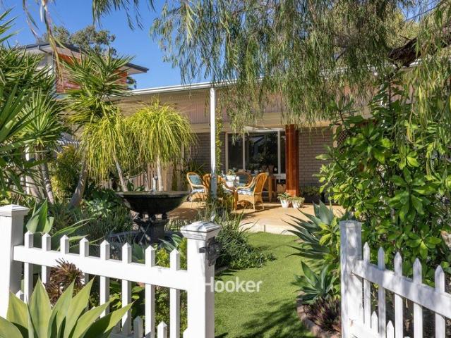 Stunning Renovated Family Home with Estuary Views!
