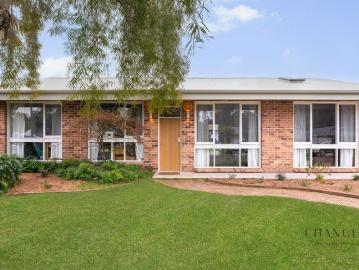 Stunning renovated family home with rear garden flat!