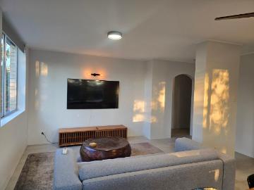 Stunning Renovated & Furnished Apartment – 450m to UQ!