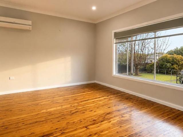 Stunning Renovated Kitchen & Comfortable Family Living