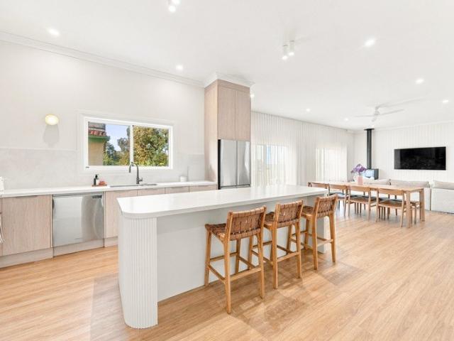 Stunning renovated home one minute from Penola