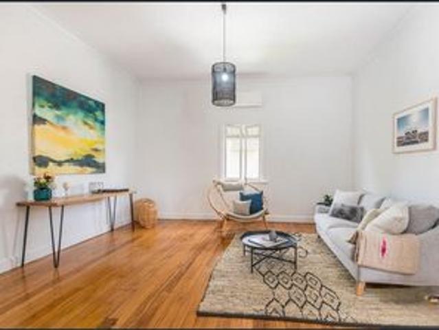 Stunning Renovated Queenslander Near PA Hospital!