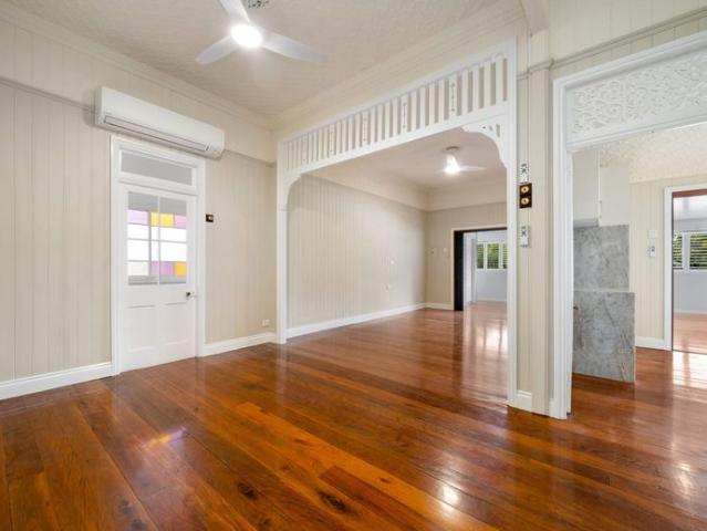 STUNNING RENOVATED QUEENSLANDER OFFERING LUXURY INNER CITY FAMILY LIVING