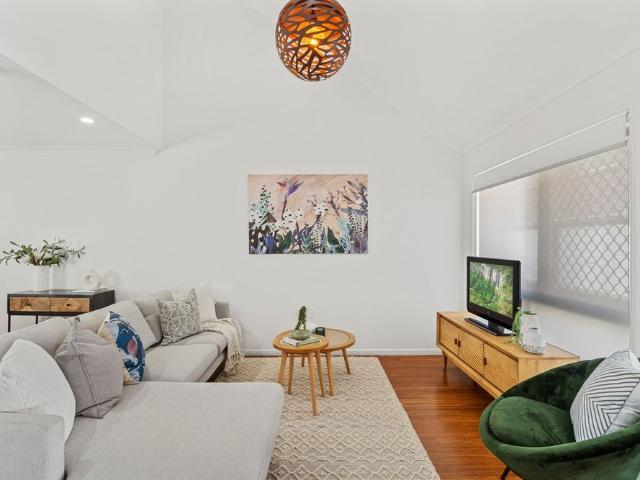 Stunning Renovated Townhouse 6 MONTH LEASE ONLY