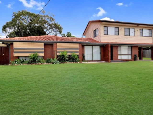 Stunning Renovation on this huge family home in Brassall.